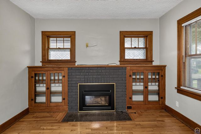 1339 SW High AVE, Topeka, KS 66604