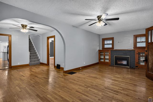1339 SW High AVE, Topeka, KS 66604