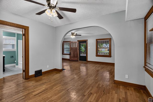 1339 SW High AVE, Topeka, KS 66604