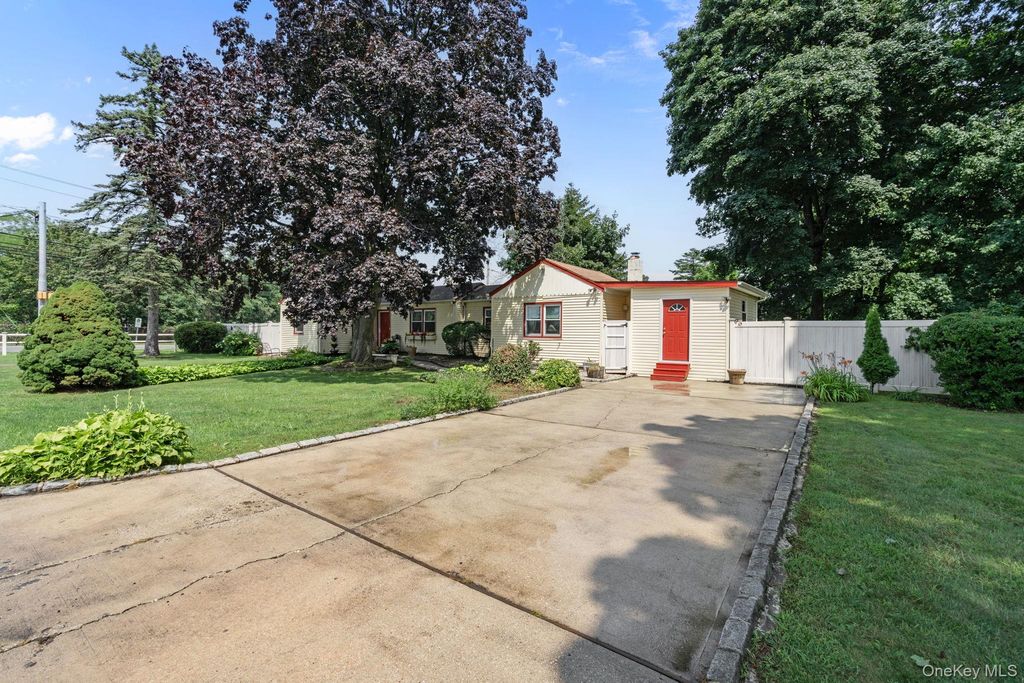 125 1st Street, Brentwood, NY 11717