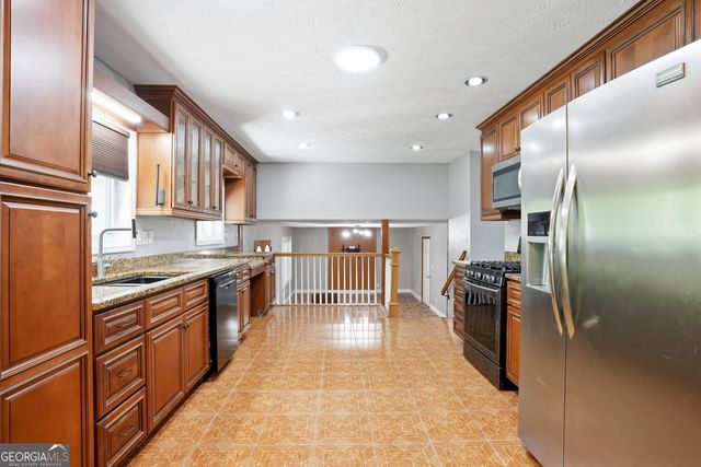 2201 Colonial Oak Way, Stone Mountain, GA 30087