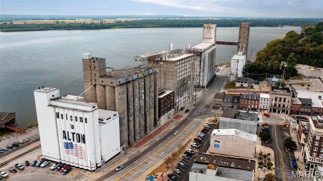 200 State Street, Alton, IL 62002