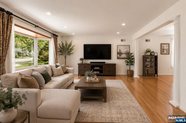 111 Ramille Court, Paramus, NJ 07652