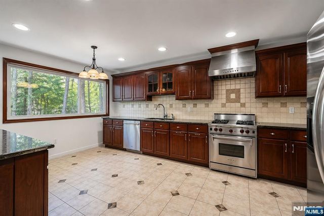 111 Ramille Court, Paramus, NJ 07652