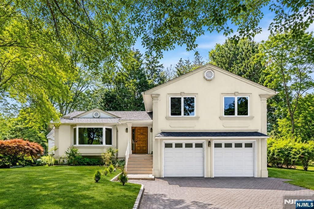 111 Ramille Court, Paramus, NJ 07652