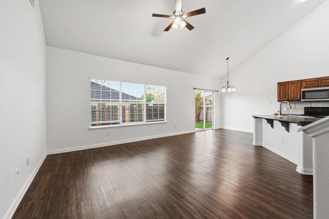 1907 Brewers PL, Taylor, TX 76574