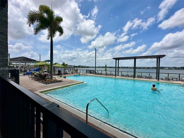 9113 NW 159th St 9113, Miami Lakes, FL 33018