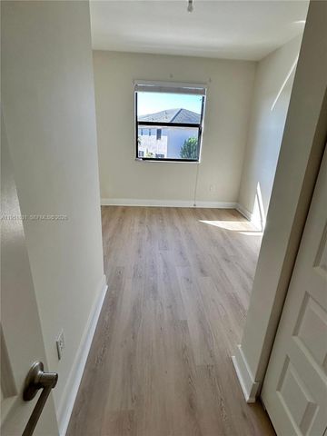 9113 NW 159th St 9113, Miami Lakes, FL 33018