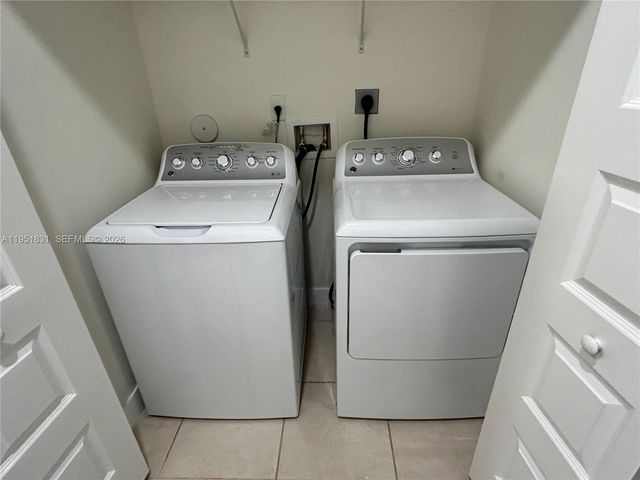 9113 NW 159th St 9113, Miami Lakes, FL 33018