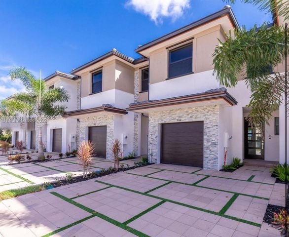 9113 NW 159th St 9113, Miami Lakes, FL 33018