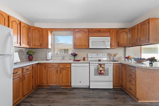 2105 N BALLARD ROAD, Appleton, WI 54911