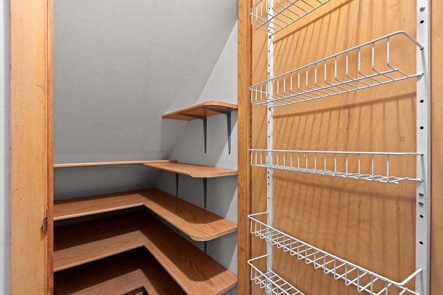 2105 N BALLARD ROAD, Appleton, WI 54911