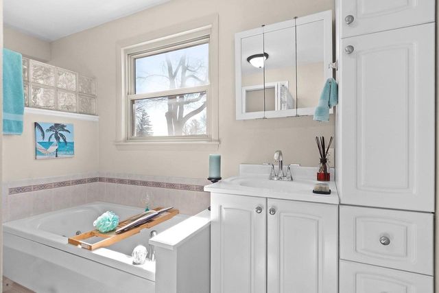 2105 N BALLARD ROAD, Appleton, WI 54911