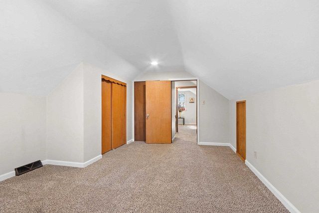 2105 N BALLARD ROAD, Appleton, WI 54911