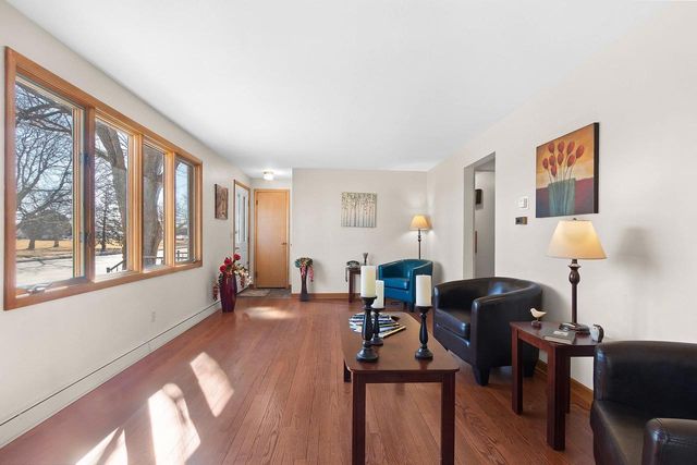 2105 N BALLARD ROAD, Appleton, WI 54911