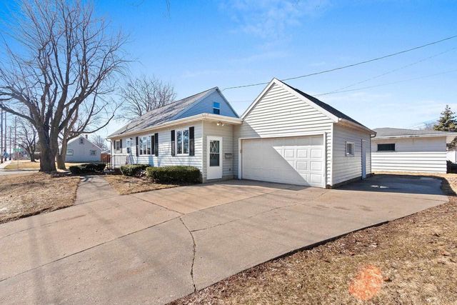 2105 N BALLARD ROAD, Appleton, WI 54911