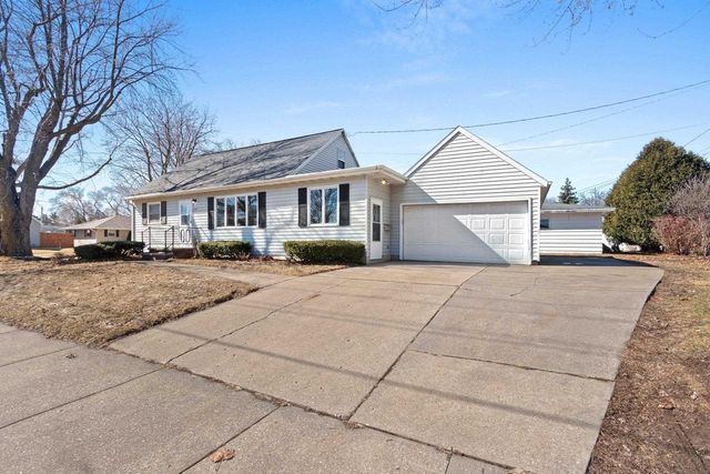 2105 N BALLARD ROAD, Appleton, WI 54911