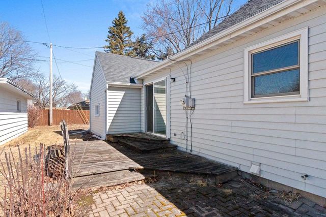 2105 N BALLARD ROAD, Appleton, WI 54911