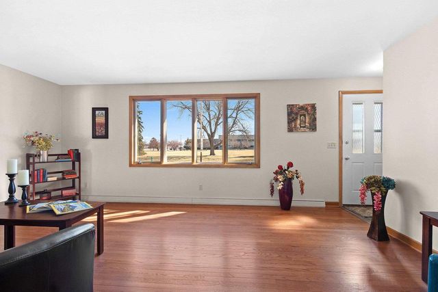 2105 N BALLARD ROAD, Appleton, WI 54911