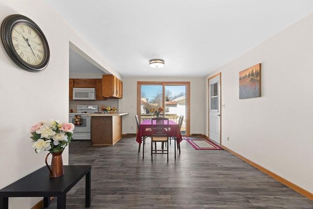 2105 N BALLARD ROAD, Appleton, WI 54911