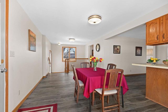 2105 N BALLARD ROAD, Appleton, WI 54911