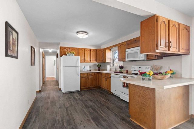 2105 N BALLARD ROAD, Appleton, WI 54911