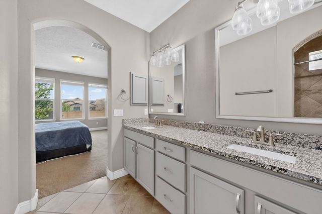 4712 Viento Del Norte, Santa Fe, NM 87507