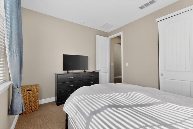 4712 Viento Del Norte, Santa Fe, NM 87507