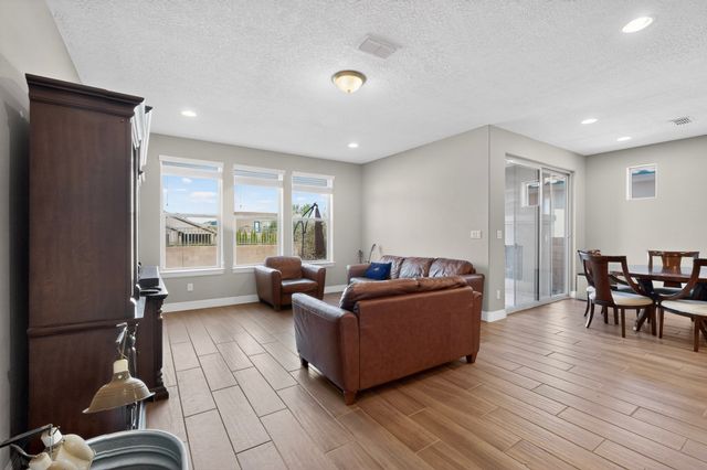 4712 Viento Del Norte, Santa Fe, NM 87507
