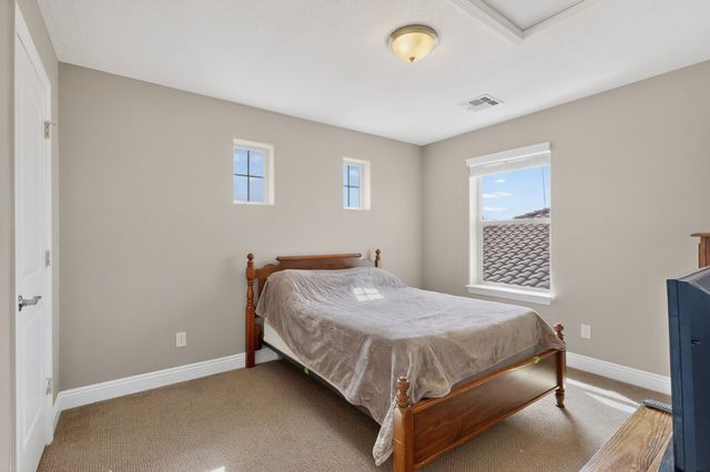4712 Viento Del Norte, Santa Fe, NM 87507