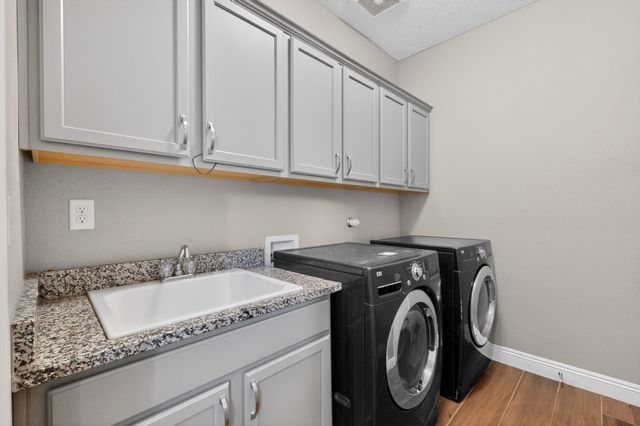 4712 Viento Del Norte, Santa Fe, NM 87507