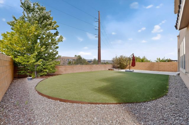 4712 Viento Del Norte, Santa Fe, NM 87507