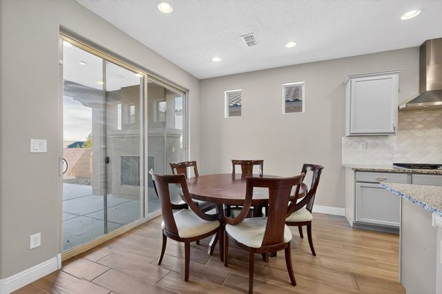 4712 Viento Del Norte, Santa Fe, NM 87507