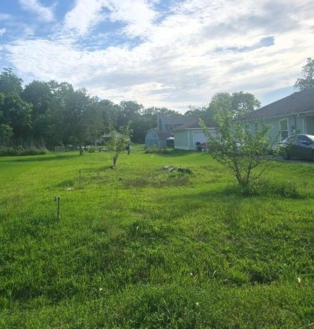 2508 Avenue F, Dickinson, TX 77539