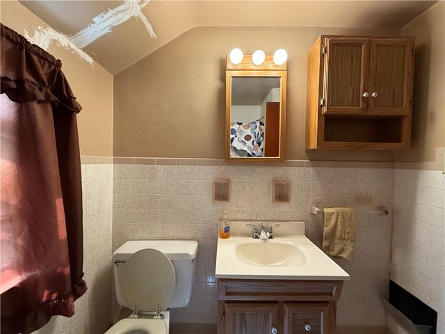 124 Carmella Dr, White Oak, PA 15131