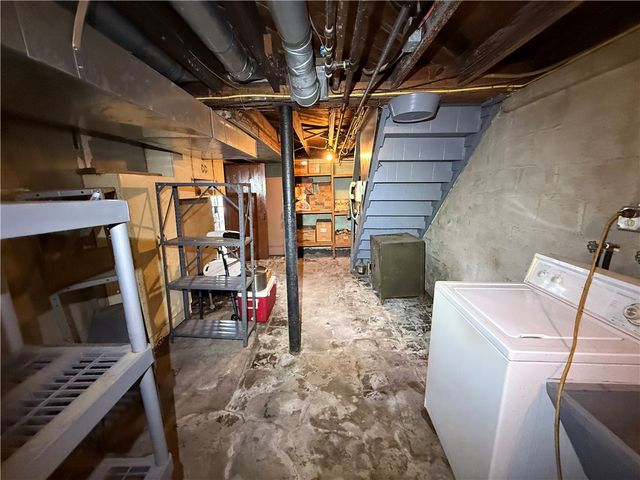 124 Carmella Dr, White Oak, PA 15131