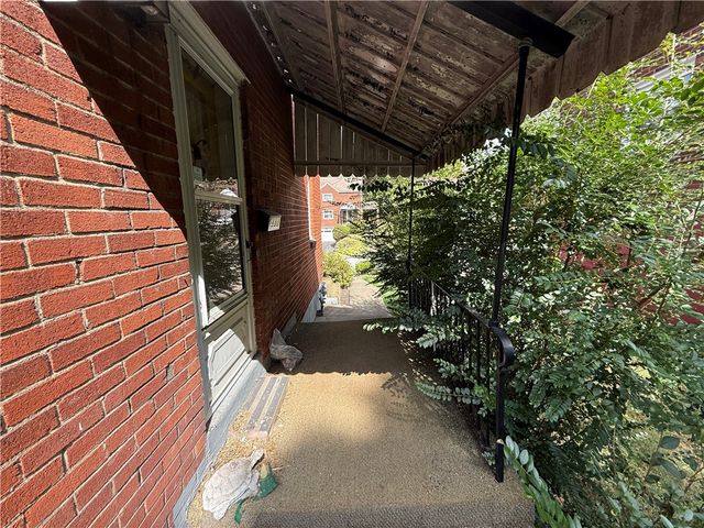 124 Carmella Dr, White Oak, PA 15131