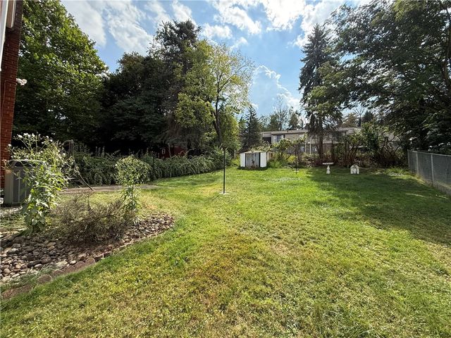 124 Carmella Dr, White Oak, PA 15131