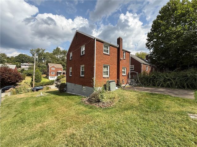 124 Carmella Dr, White Oak, PA 15131