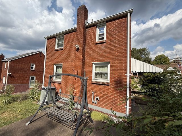 124 Carmella Dr, White Oak, PA 15131