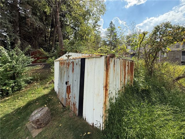 124 Carmella Dr, White Oak, PA 15131