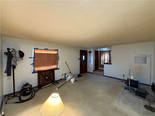 124 Carmella Dr, White Oak, PA 15131