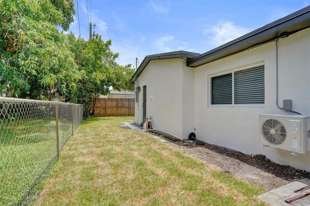 211 SW 64th Avenue, Pembroke Pines, FL 33023