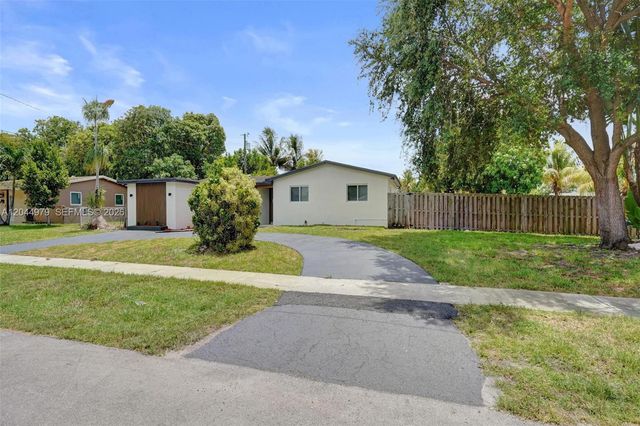 211 SW 64th Avenue, Pembroke Pines, FL 33023