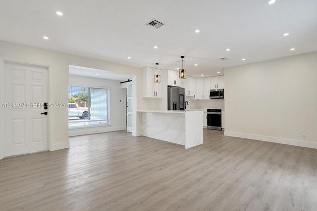 211 SW 64th Avenue, Pembroke Pines, FL 33023