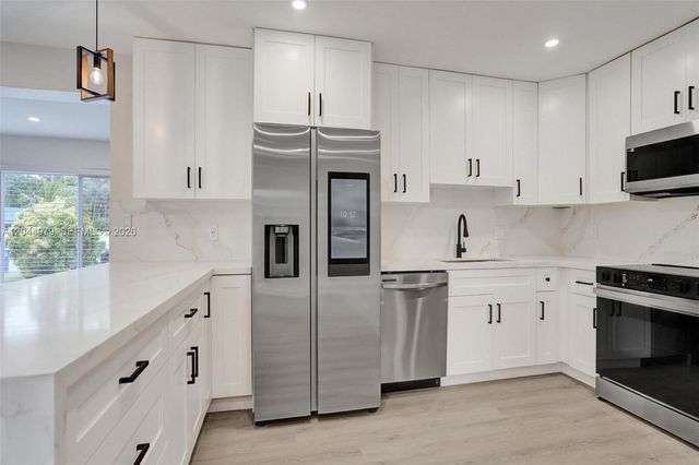 211 SW 64th Avenue, Pembroke Pines, FL 33023
