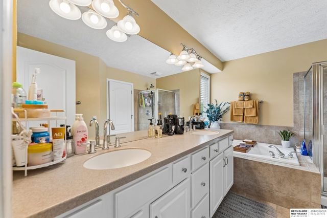 4306 Victoria Avenue, Bellevue, NE 68123