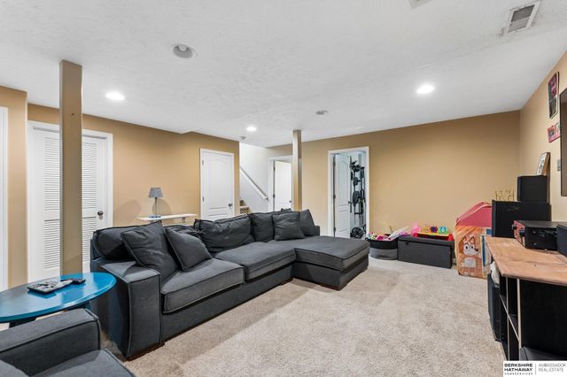 4306 Victoria Avenue, Bellevue, NE 68123