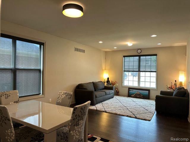 1578 Garden Park Drive, Troy, MI 48083