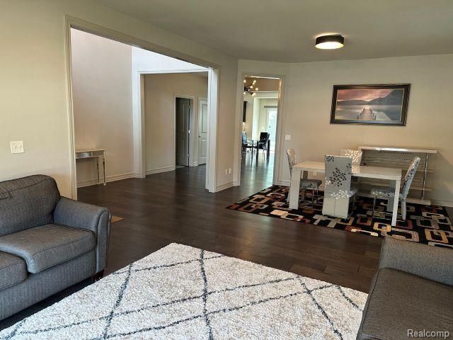 1578 Garden Park Drive, Troy, MI 48083